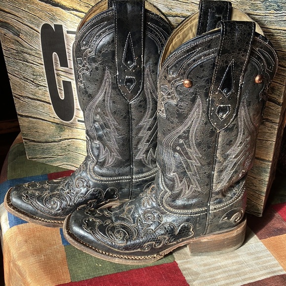 Corral vintage, ladies size 5.5, black snake overlay. - Picture 3 of 6